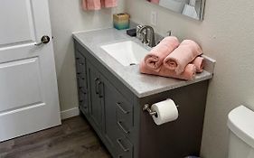 Anchorage Midtown Apartment-Wyoming 2